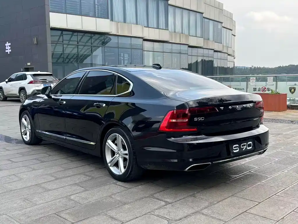 Volvo S90 — фото 8