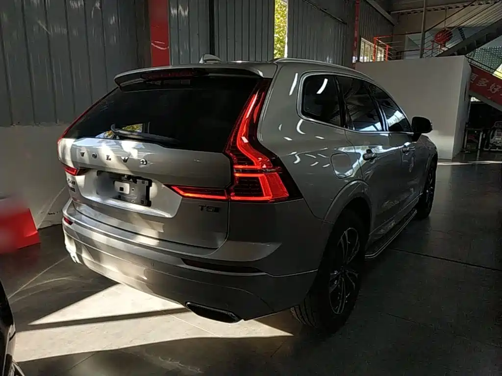 Volvo XC60 — фото 6