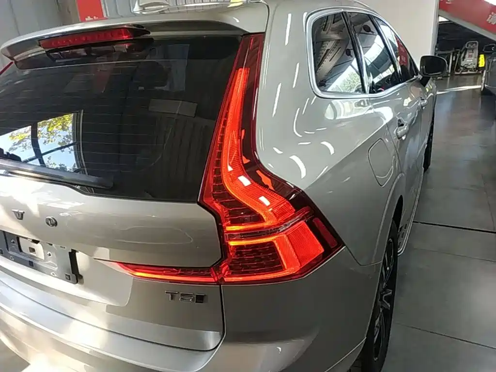 Volvo XC60 — фото 7