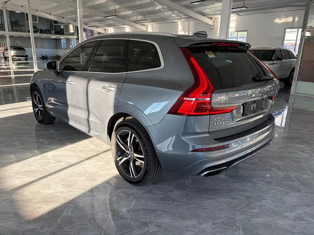 Volvo XC60 — фото 4