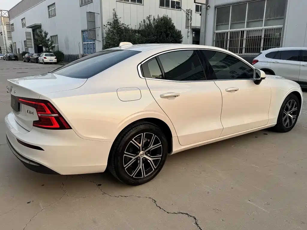 Volvo S60 — фото 4
