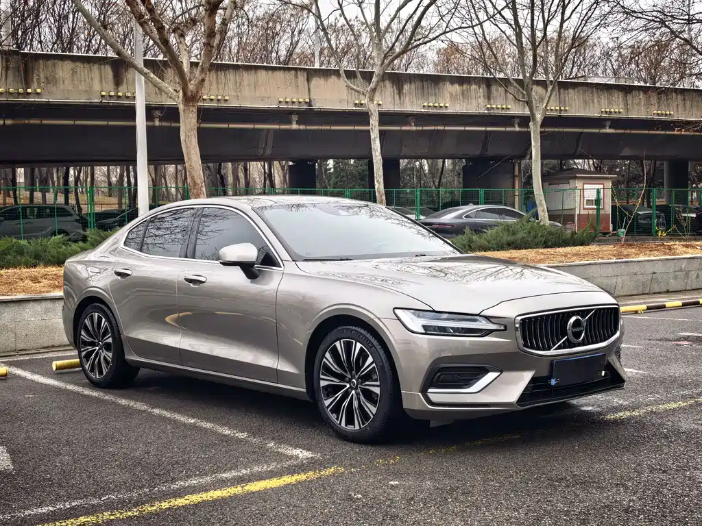 Volvo S60 — фото 3