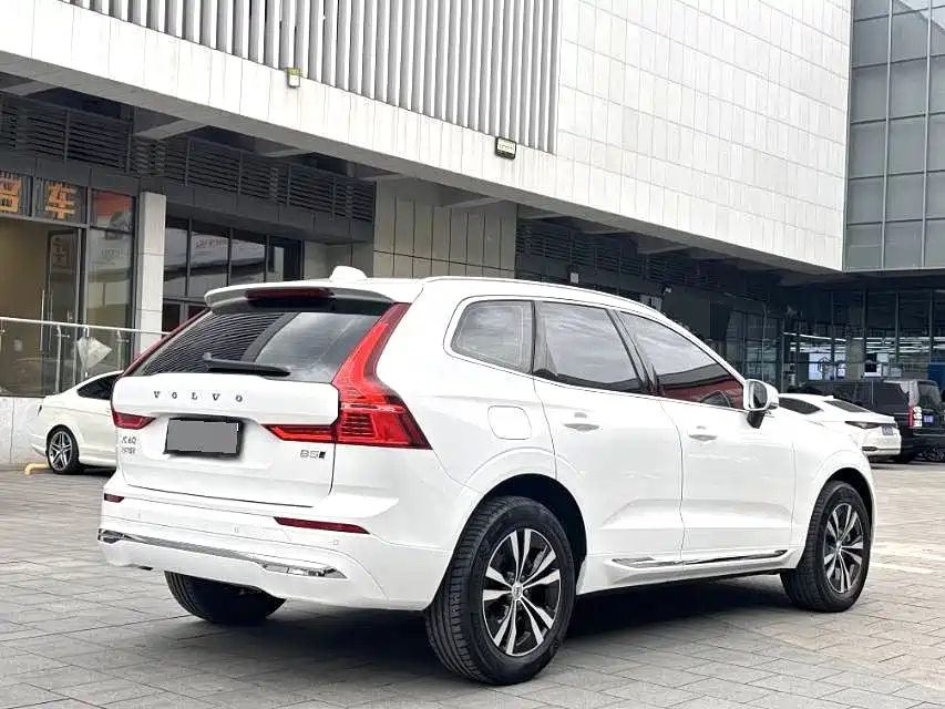 Volvo XC60 — фото 7