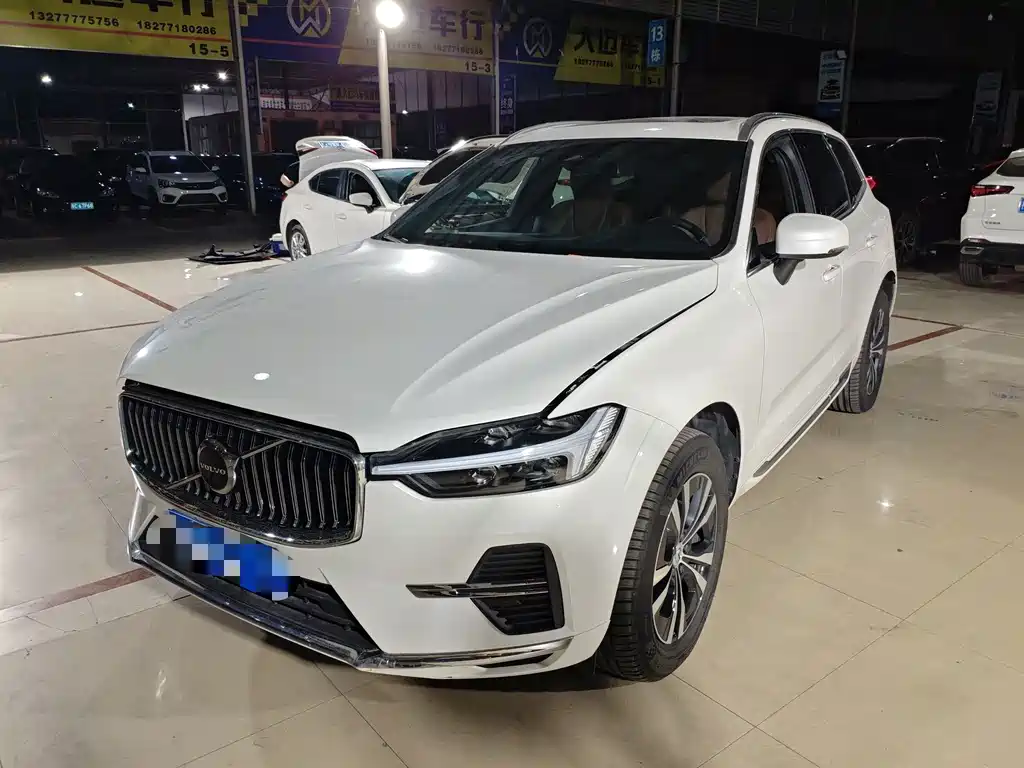 Volvo XC60 — фото 1
