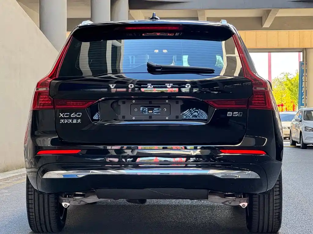 Volvo XC60 — фото 4