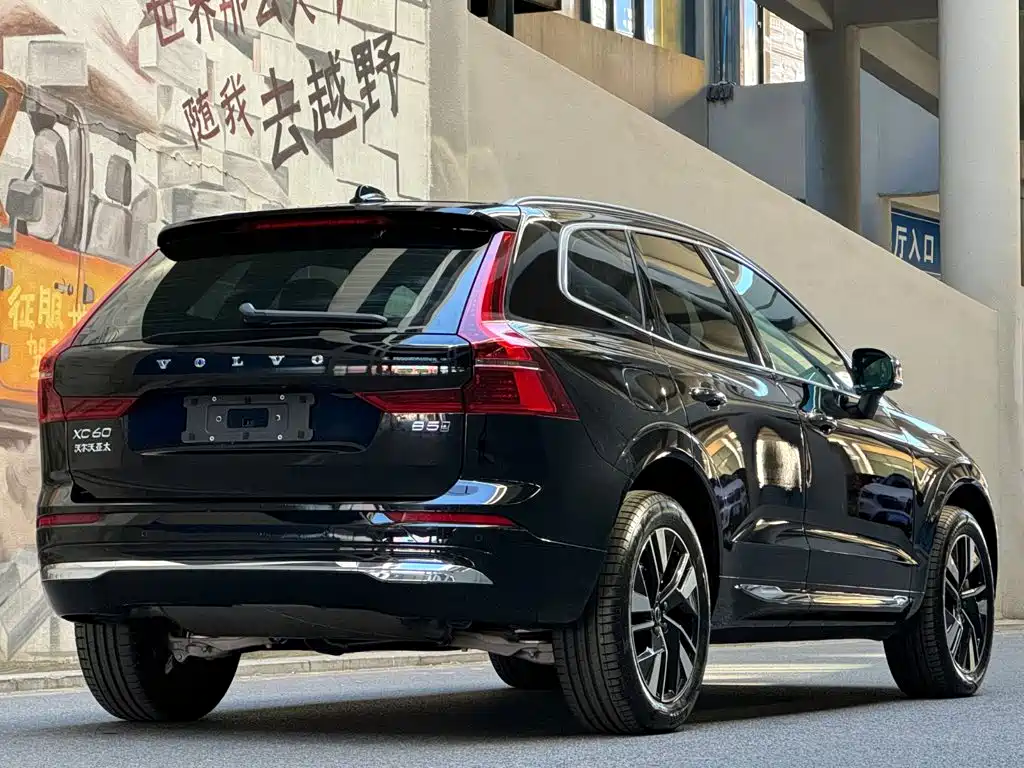 Volvo XC60 — фото 5