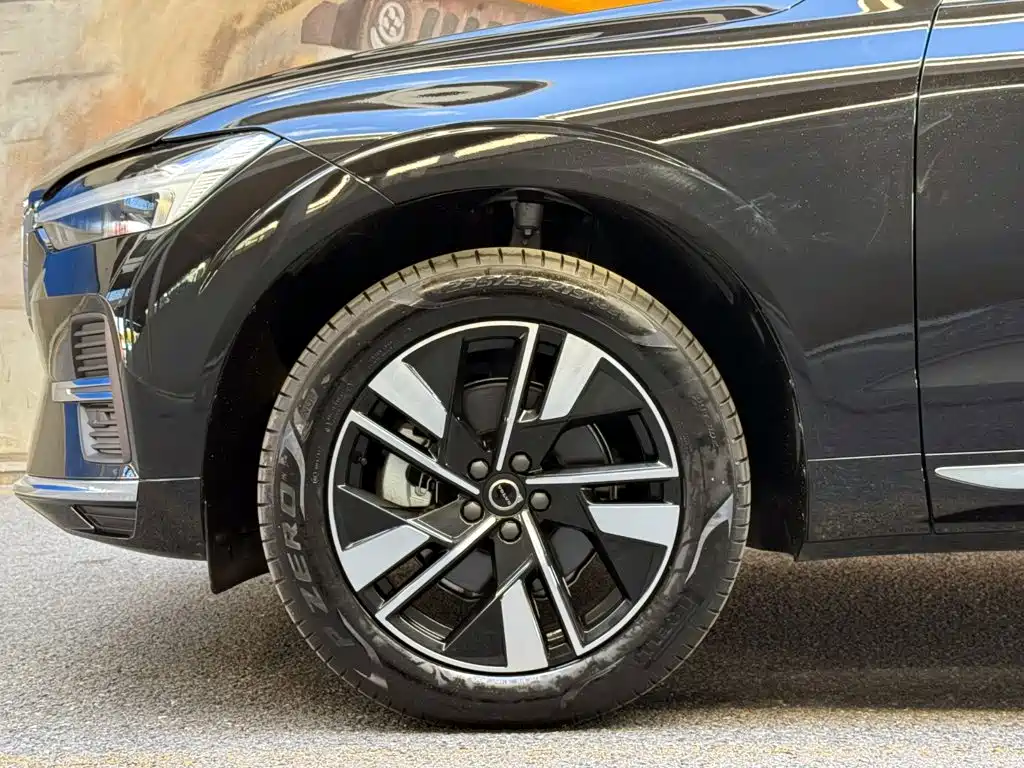 Volvo XC60 — фото 6