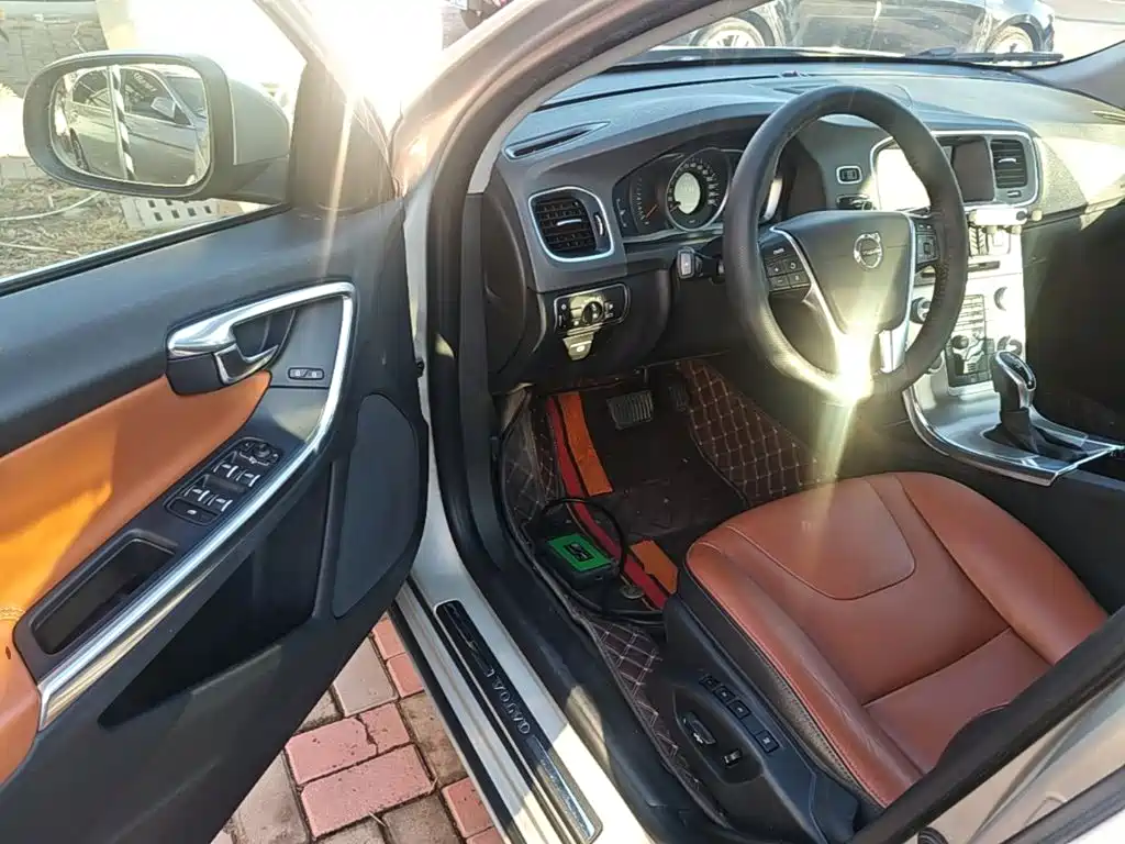 Volvo S60 — фото 15