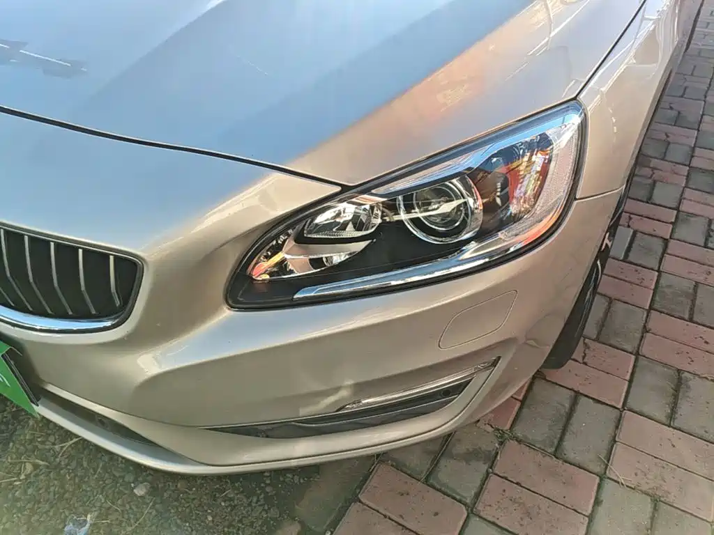 Volvo S60 — фото 23