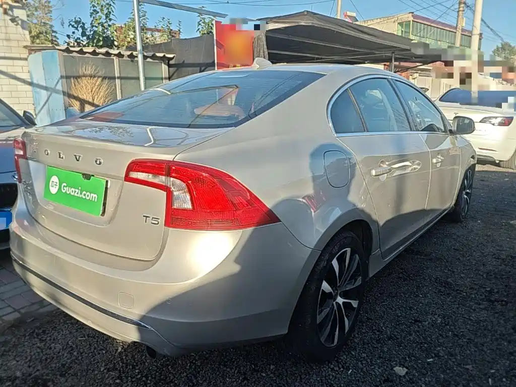 Volvo S60 — фото 6
