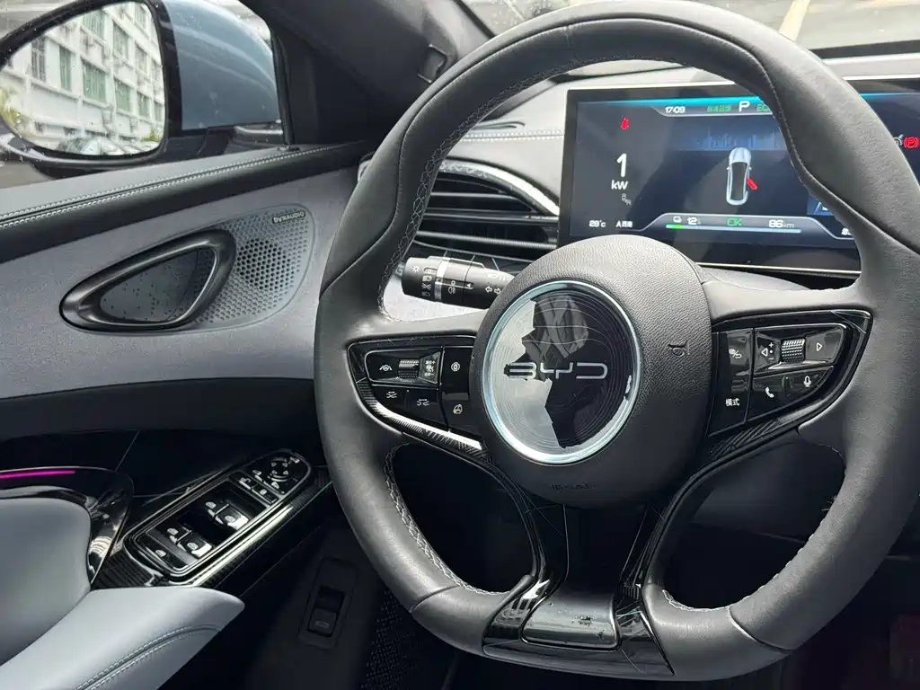 BYD Seal — фото 19