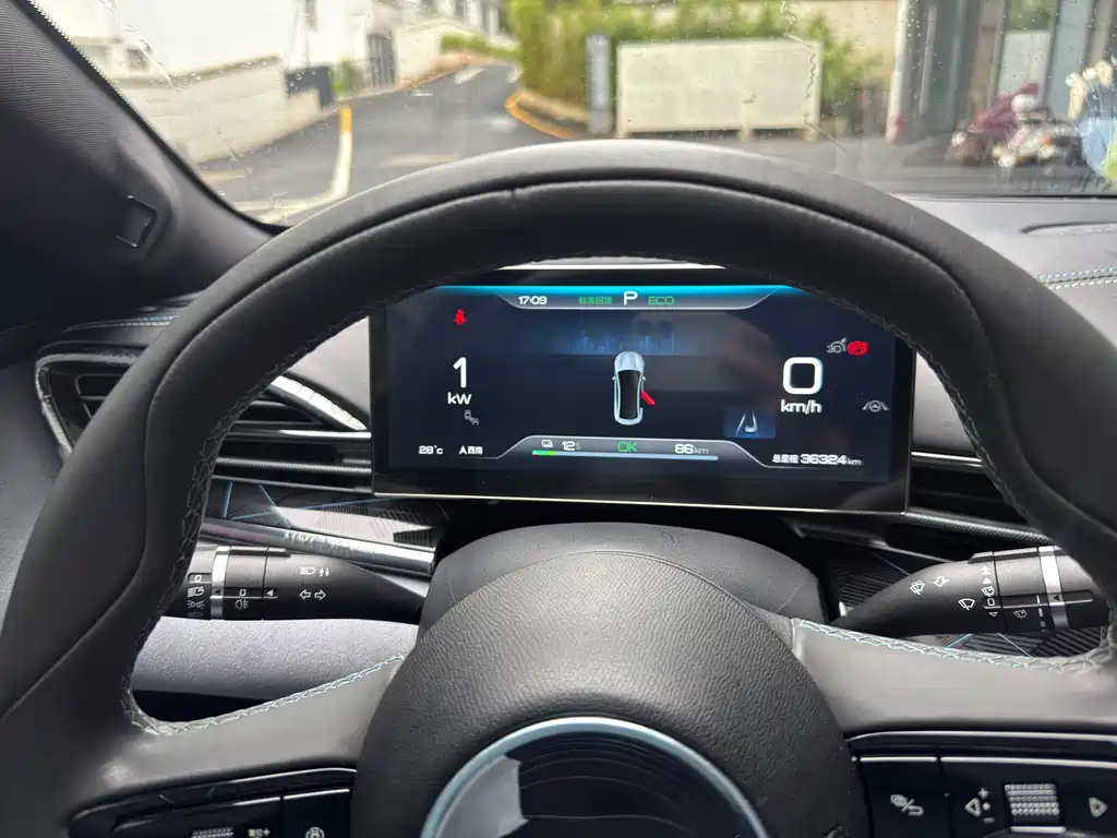 BYD Seal — фото 20