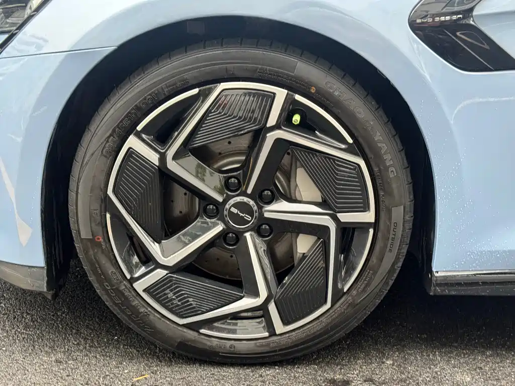BYD Seal — фото 8