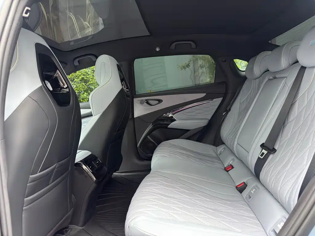 BYD Seal — фото 10