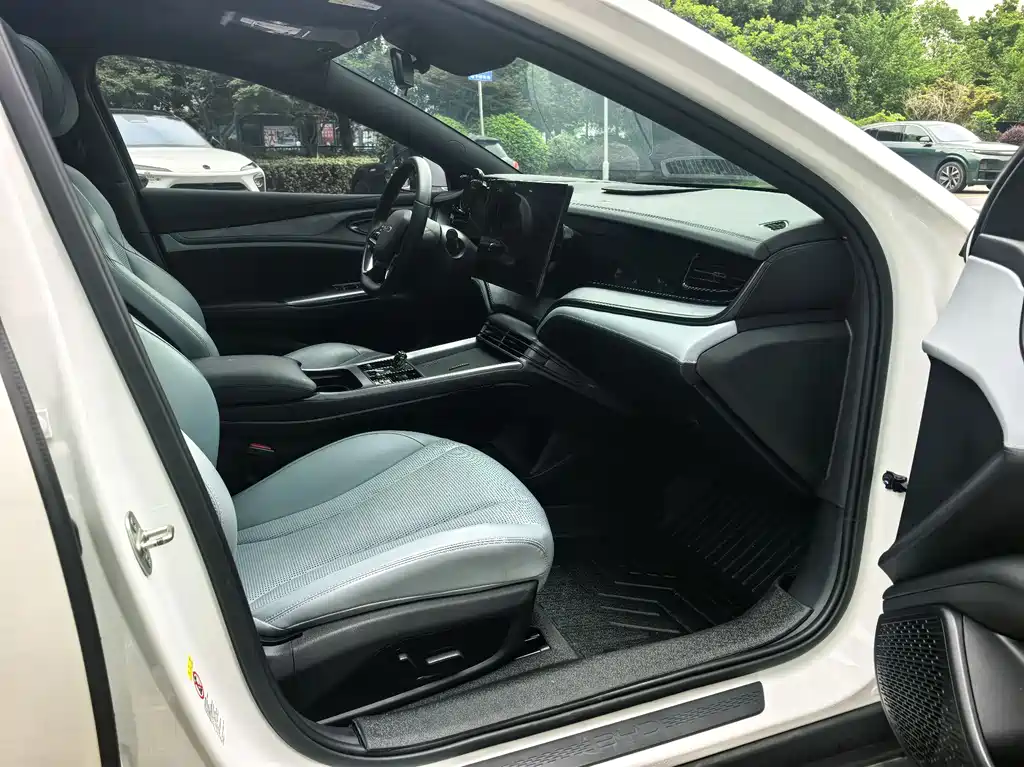 BYD Seal — фото 9