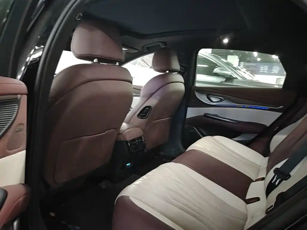 BYD Seal — фото 17