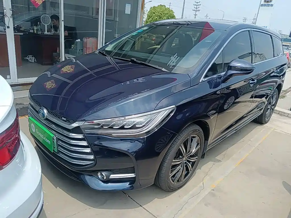 BYD MAX New Energy — фото 2