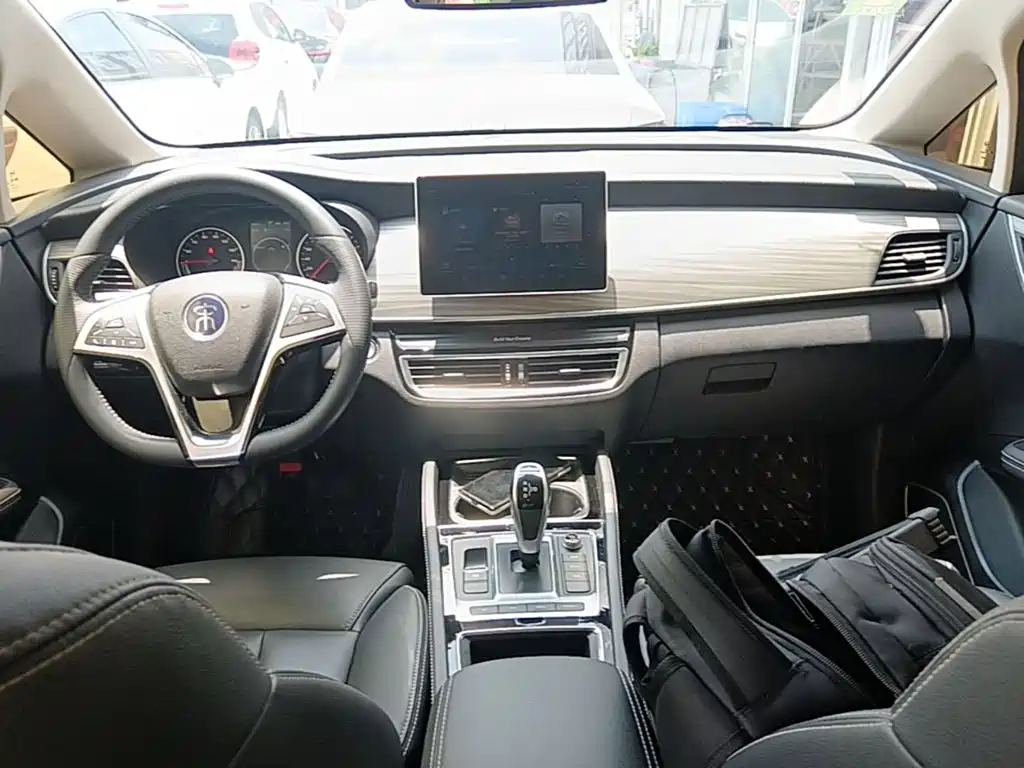 BYD MAX New Energy — фото 10