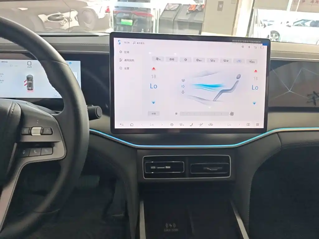 BYD L DM-i — фото 13