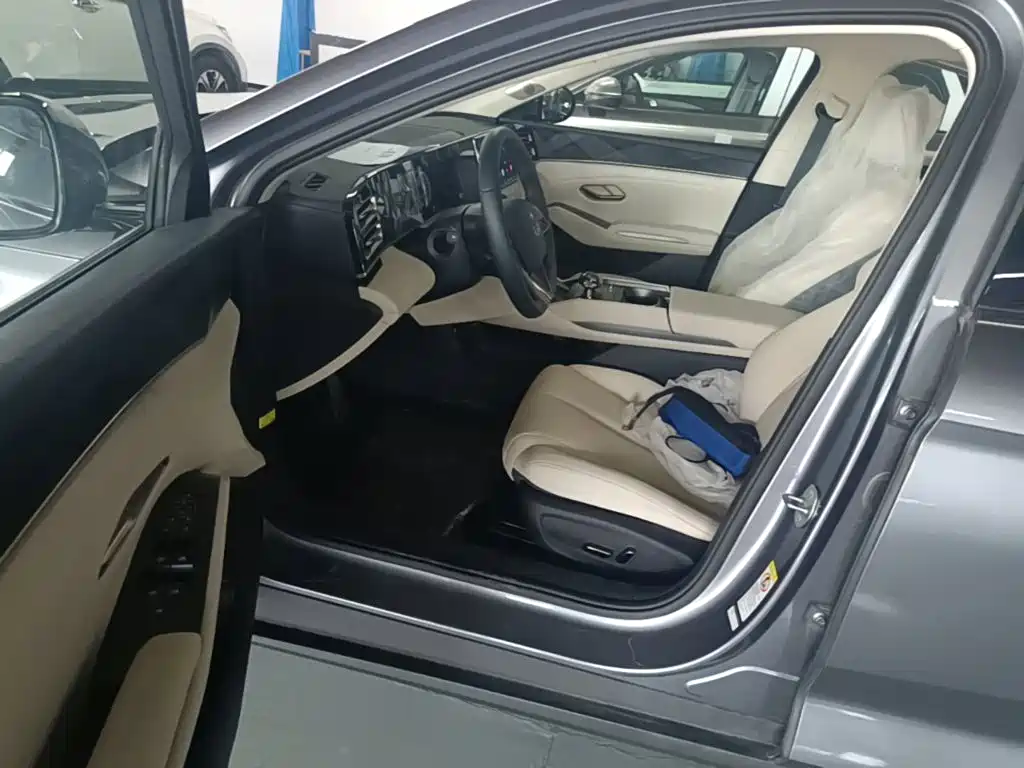 BYD Qin L — фото 15