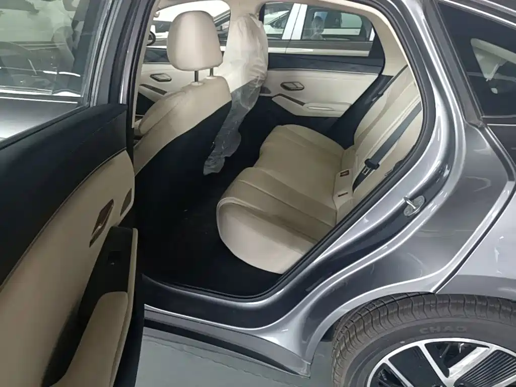 BYD Qin L — фото 17