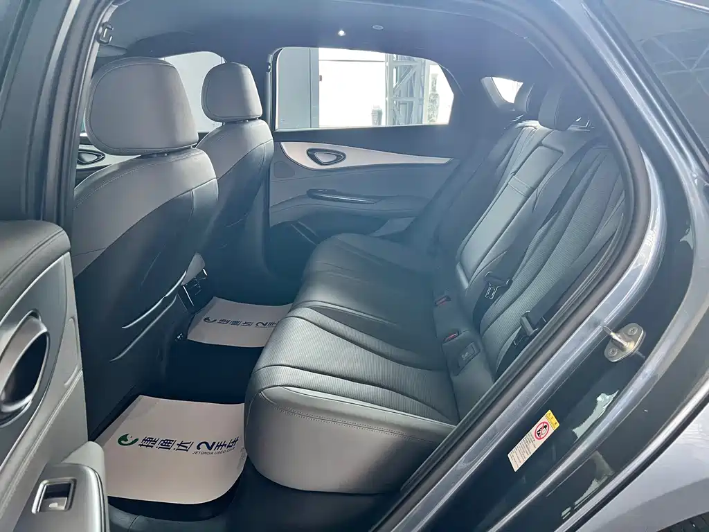 BYD Seal 07 DM-i — фото 24