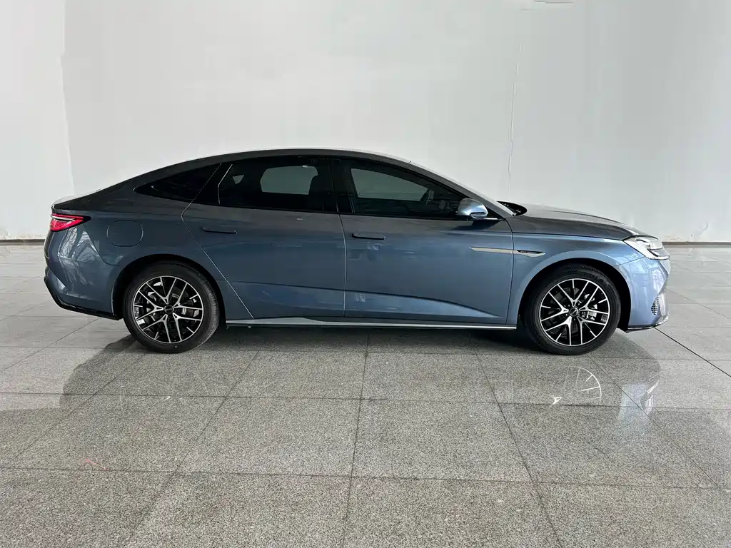 BYD Seal 07 DM-i — фото 30
