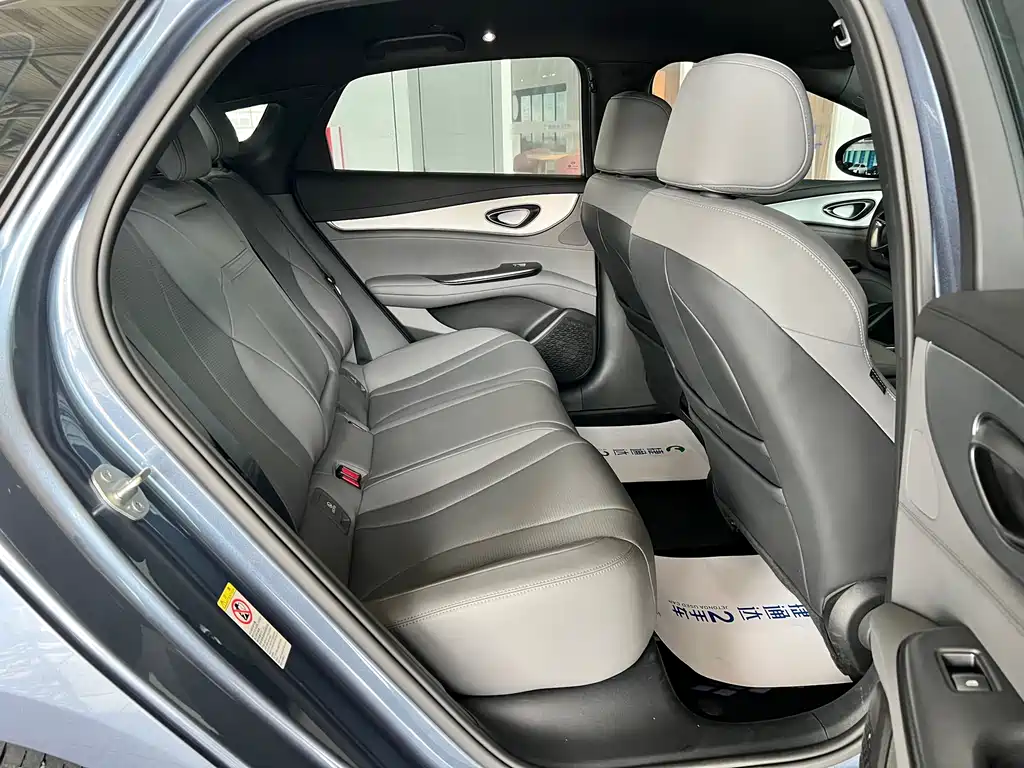 BYD Seal 07 DM-i — фото 10