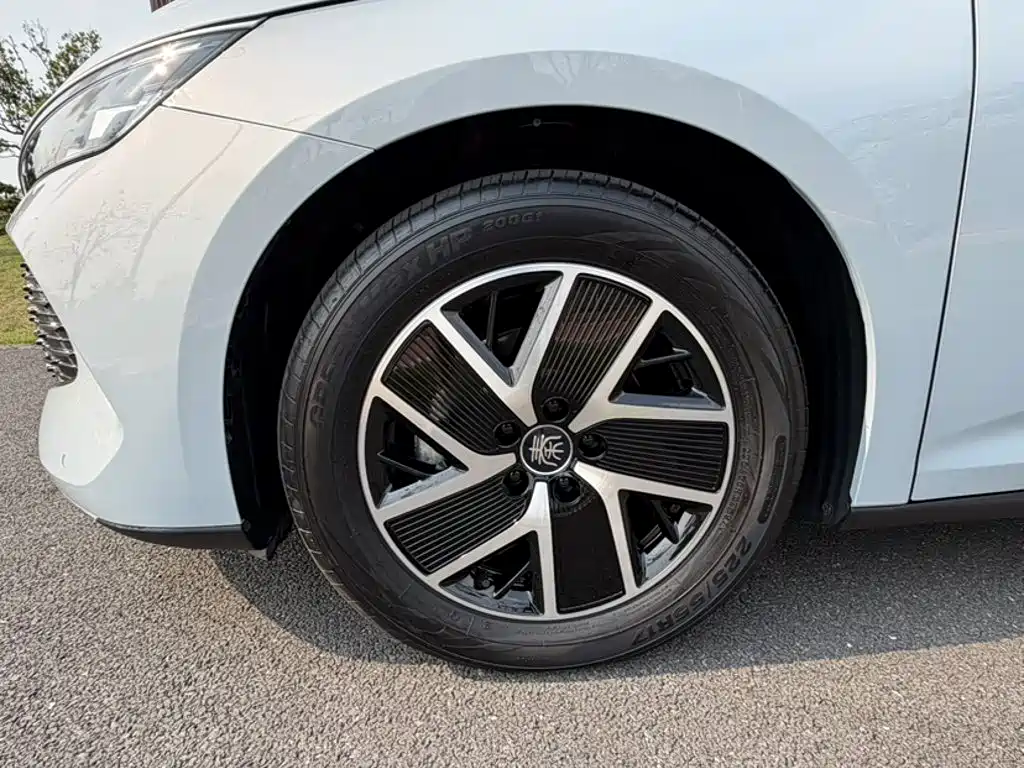 BYD Qin L — фото 21