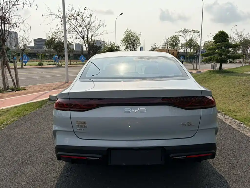 BYD Qin L — фото 25