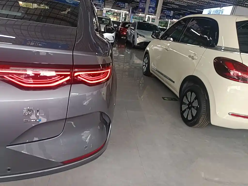 BYD Qin L — фото 24