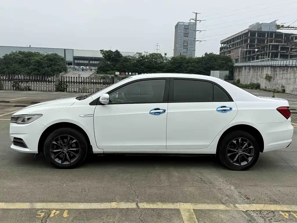 BYD Qin NEV — фото 5
