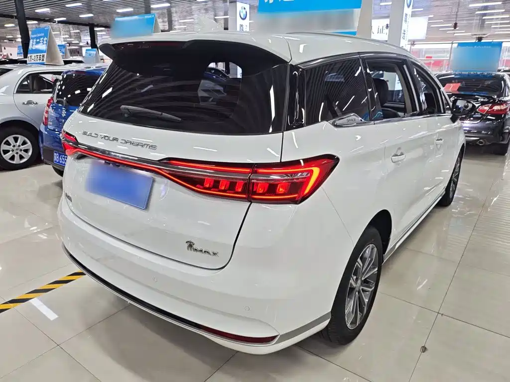BYD MAX — фото 11