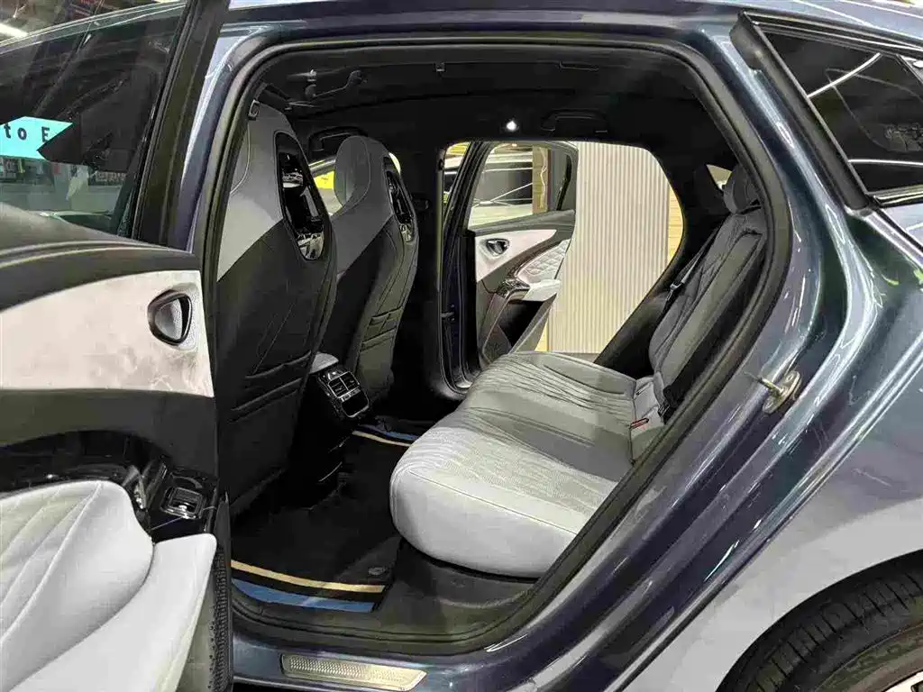BYD Seal — фото 13