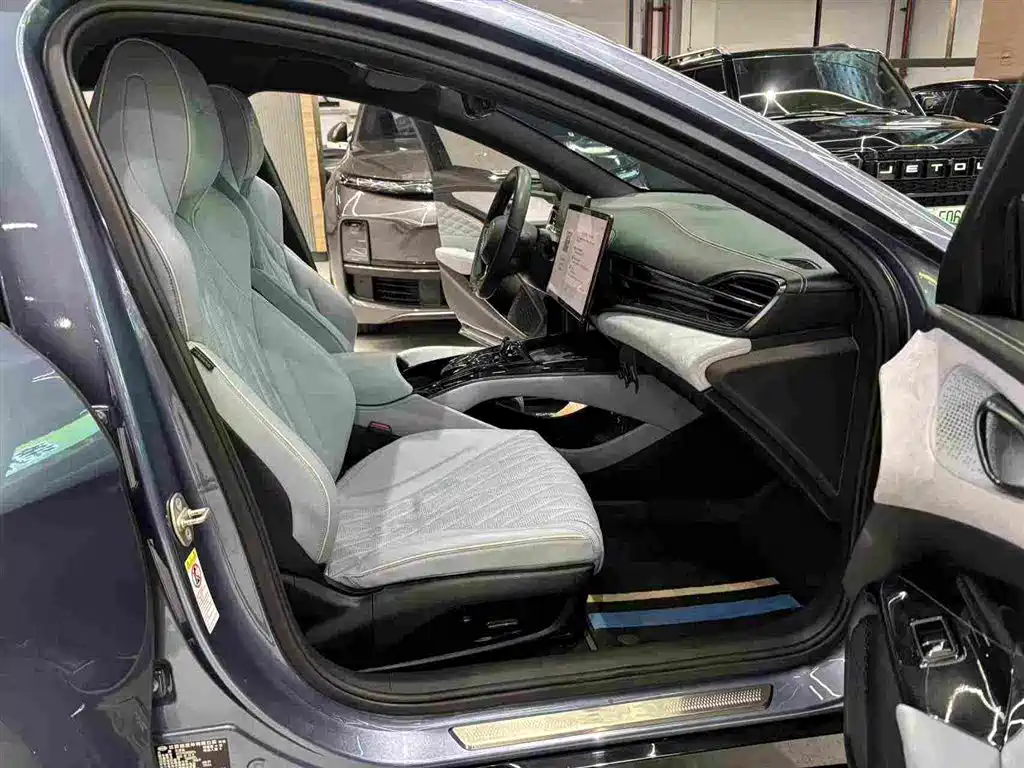 BYD Seal — фото 17