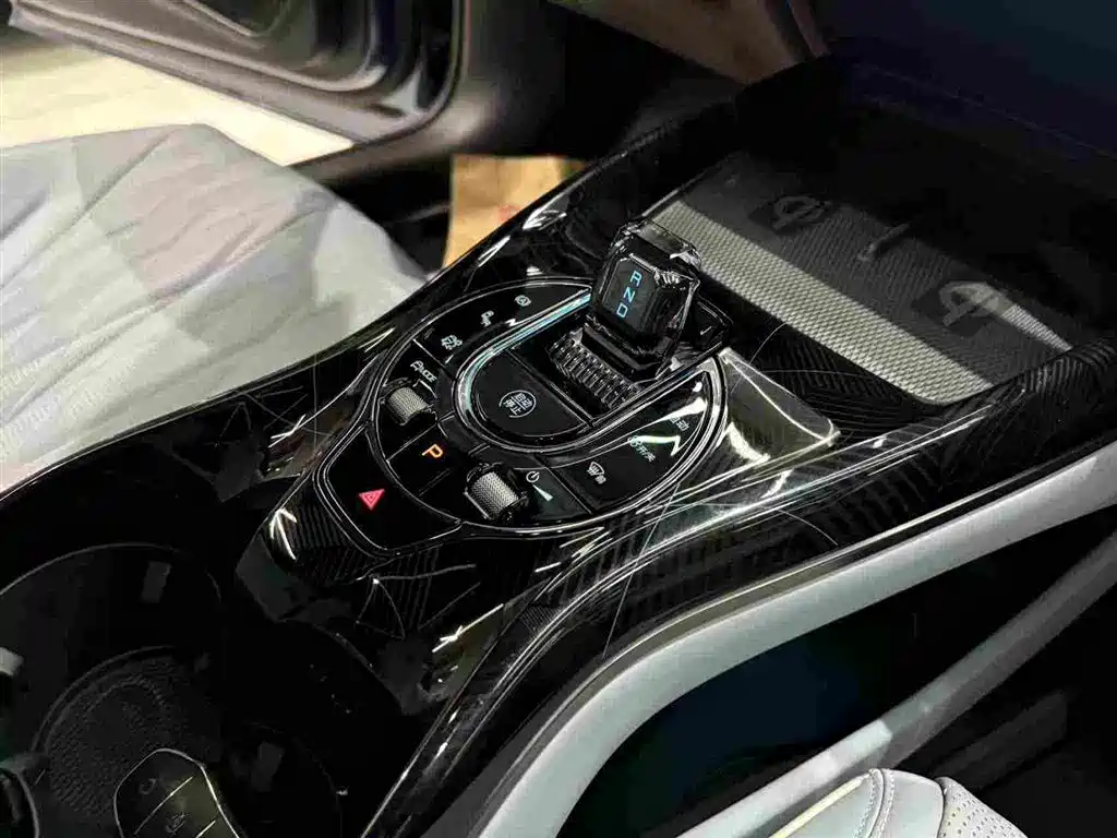 BYD Seal — фото 28