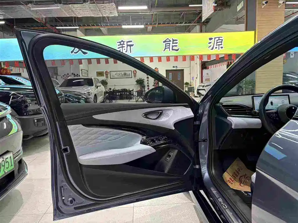 BYD Seal — фото 10
