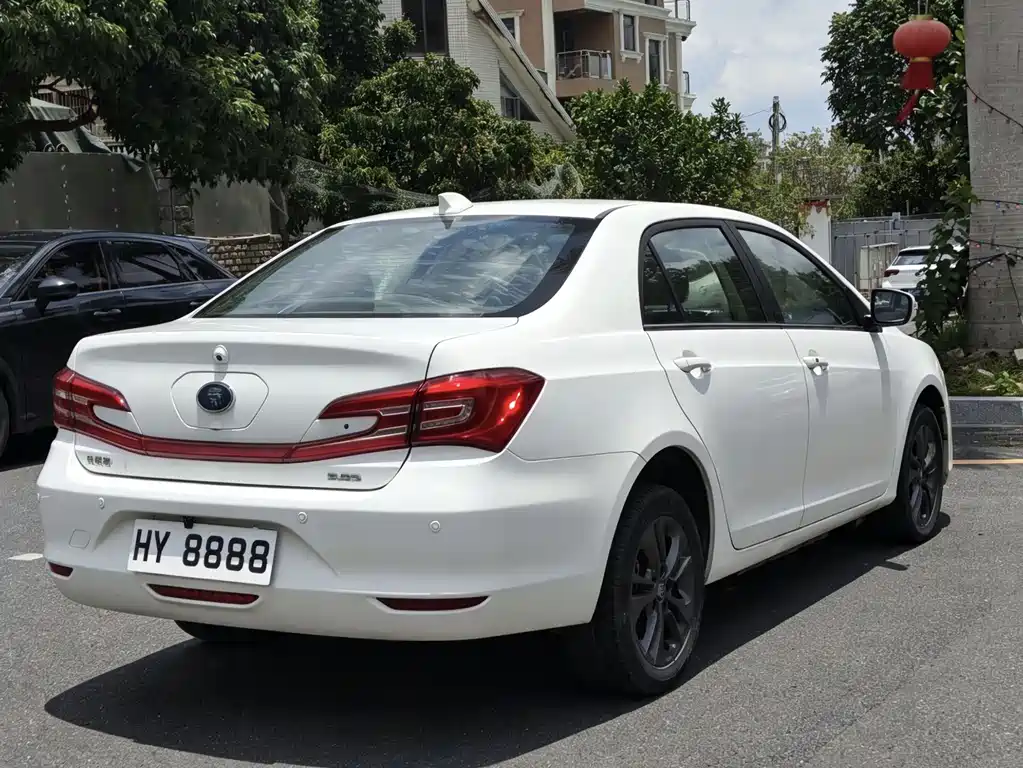 BYD Qin NEV — фото 6