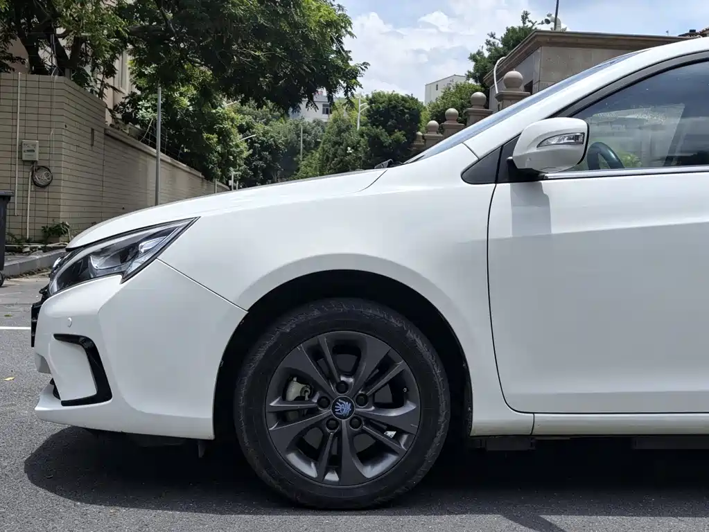 BYD Qin NEV — фото 7