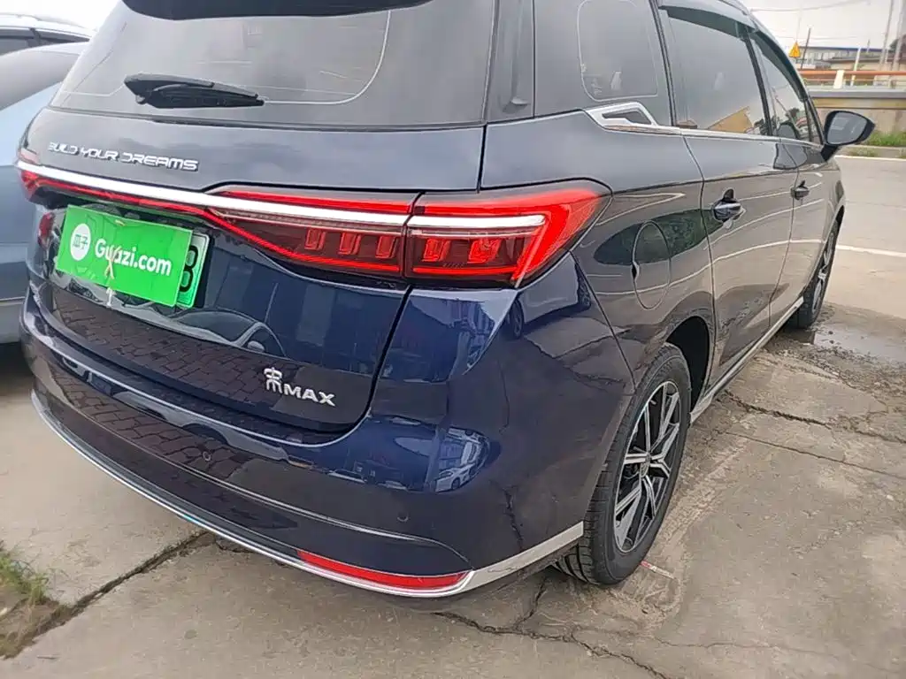 BYD MAX New Energy — фото 8