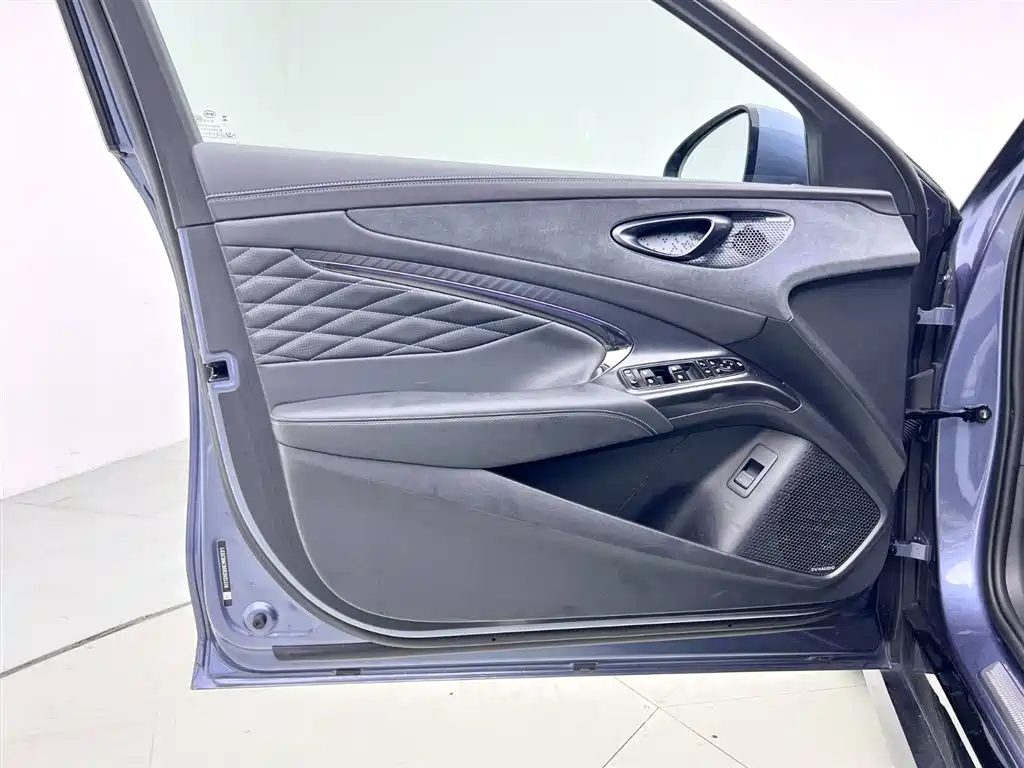 BYD Seal — фото 8