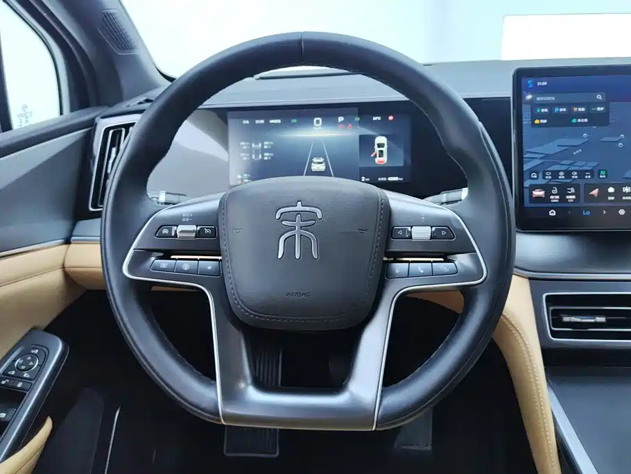 BYD L DM-i — фото 15