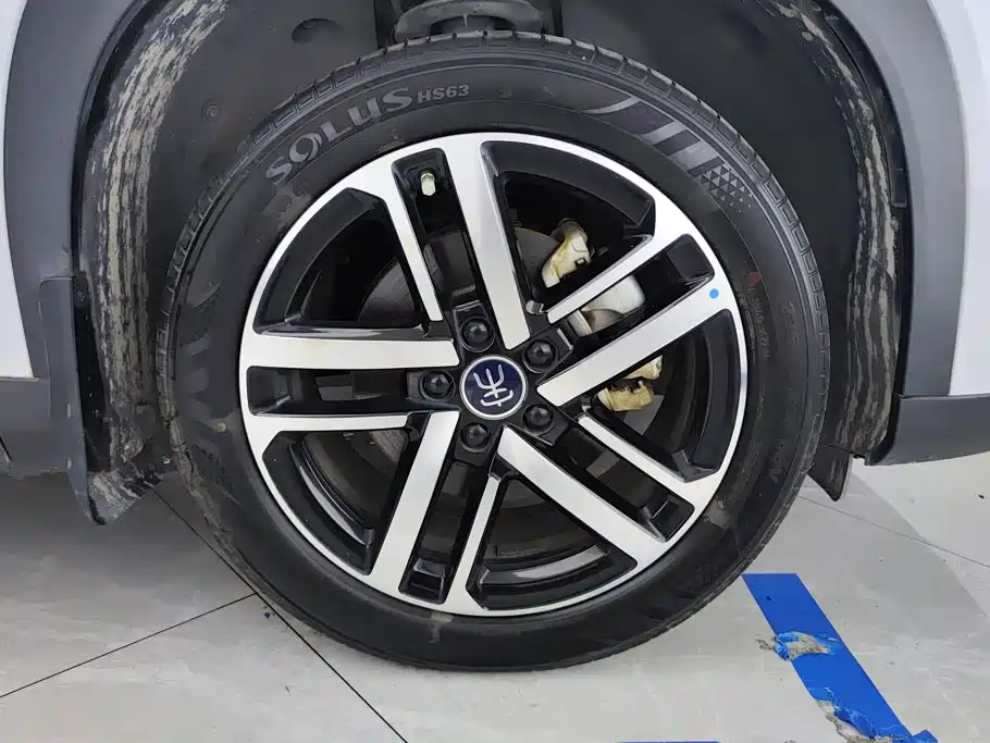 BYD L DM-i — фото 6
