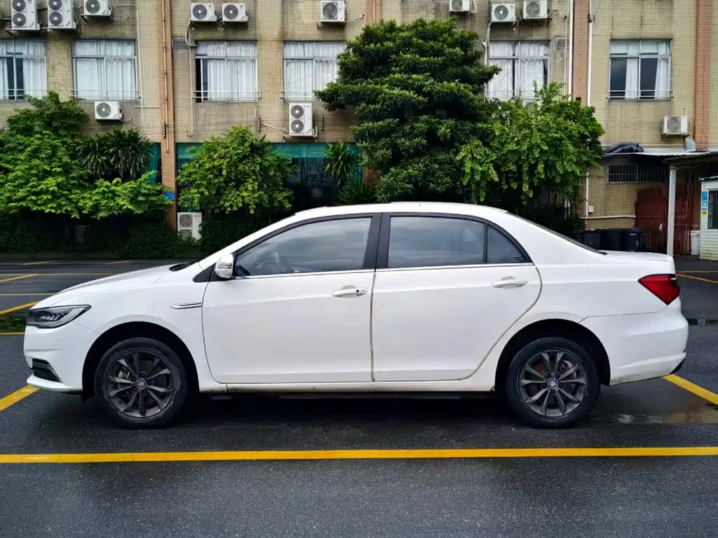 BYD Qin NEV — фото 4