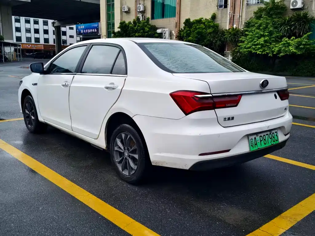 BYD Qin NEV — фото 7
