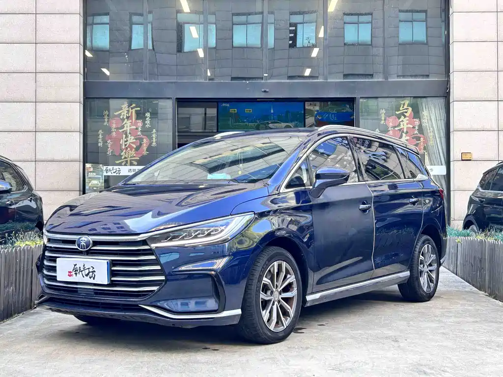 BYD MAX