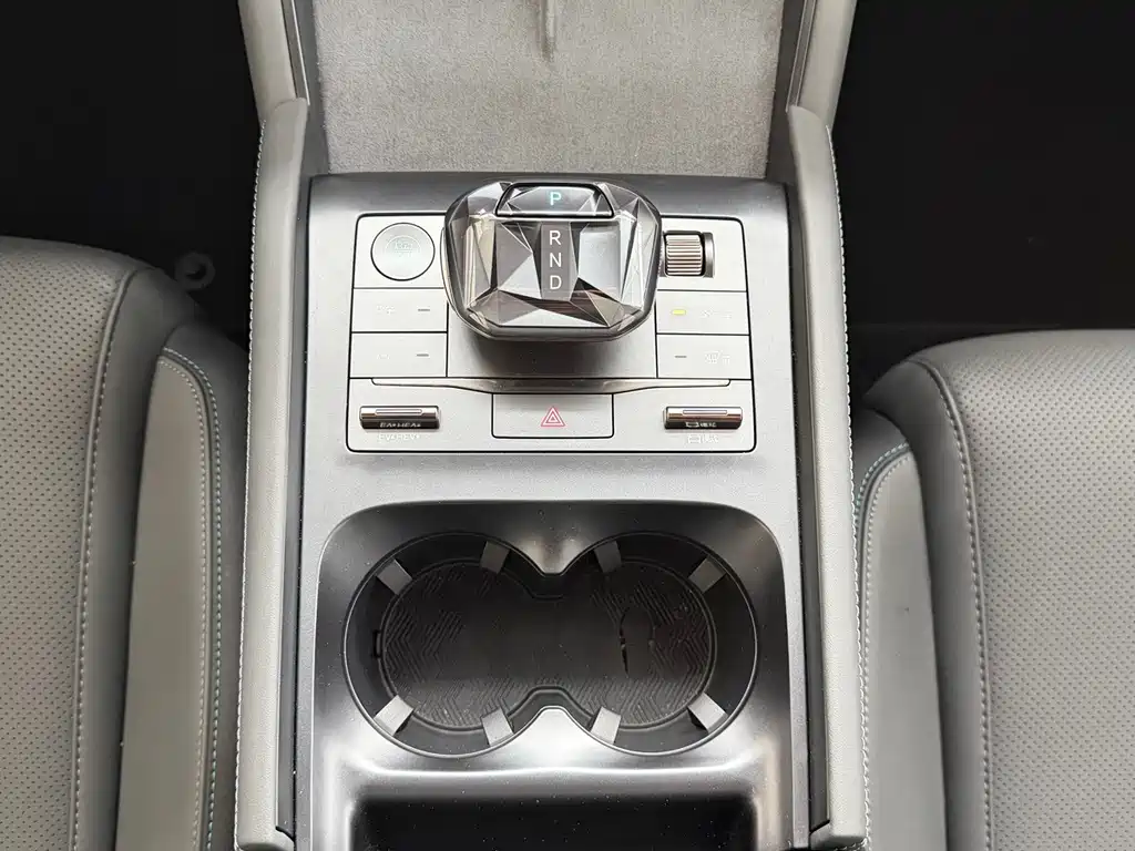 BYD Qin L — фото 13