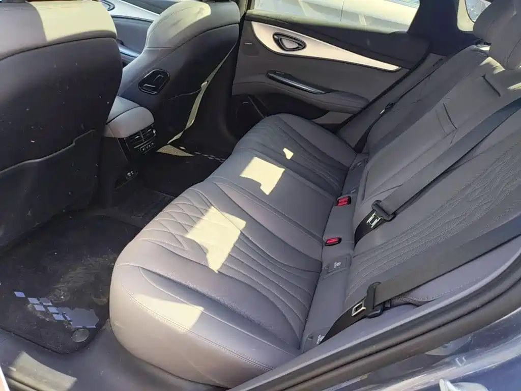BYD Seal 07 DM-i — фото 17