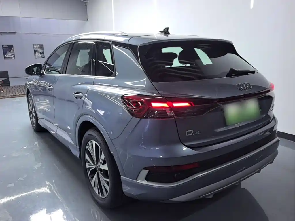 Audi Q4 e-tron — фото 4