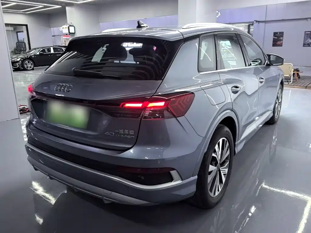 Audi Q4 e-tron — фото 6